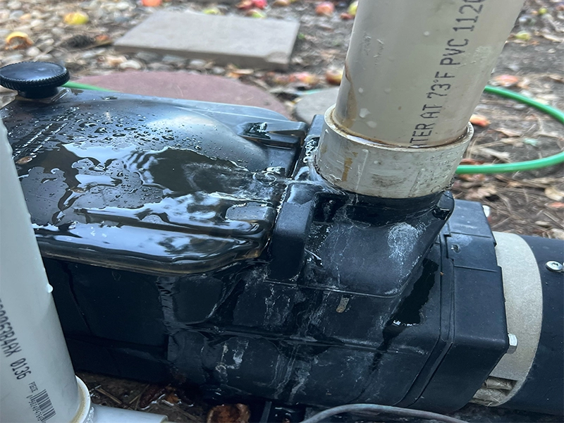 نشتی پمپ آب